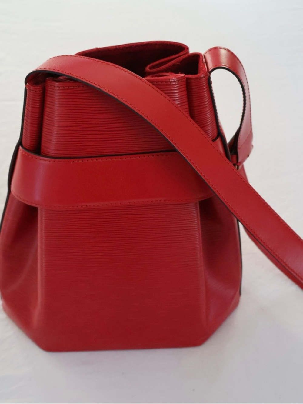 Louis Vuitton Sac d'Épaule bag in red Epi leather - Picture 5 of 7